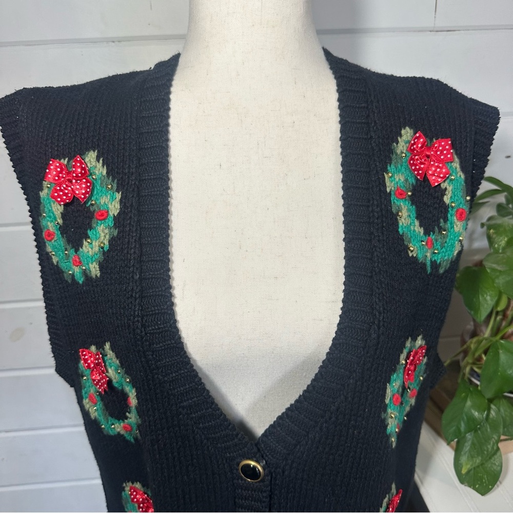 Vintage Christmas Sweater Vest | Bow Wreath Detail | Ugly Christmas Sweater L - Picture 2 of 8